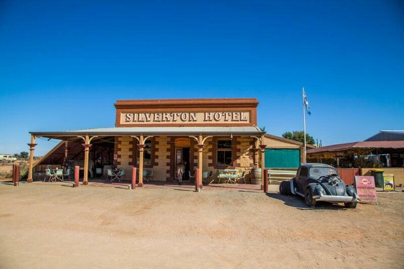 The Silverton Hotel Dış mekan fotoğraf